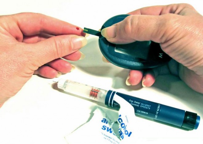 Лечение сахарного диабета первого типа на сегодняшний момент сводится к постоянному контролю уровня сахара в крови и своевременному введению инсулина