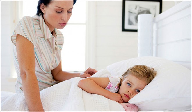 Наиболее часто судороги при значительном подъеме температуры тела возникают у детей.