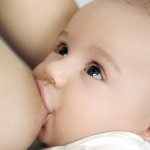 Кормление грудью снижает риск развития лейкемии у детей