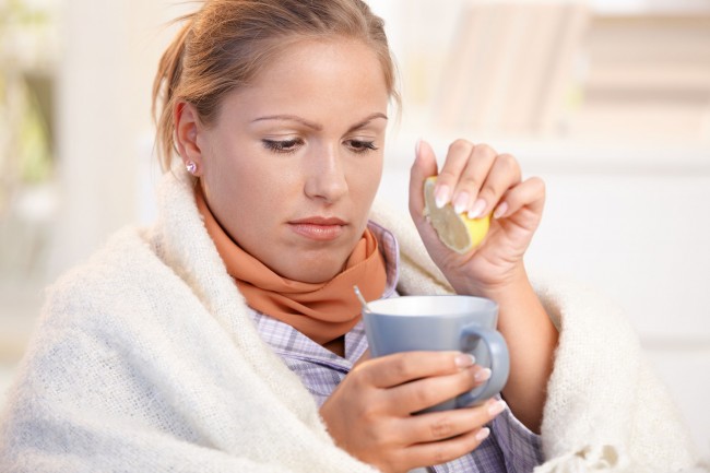 При первых признаках простуды важен постельный режим и консультация со специалистом