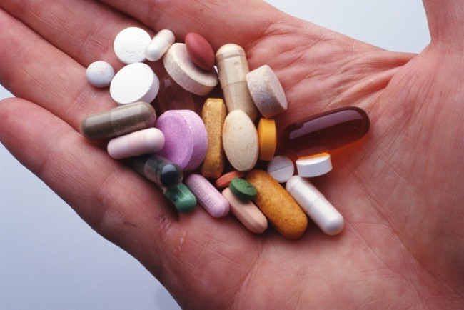 Прием большого количества медикаментов негативно отражается на всем организме