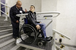 Волонтеры фонда "Город" провели акцию в поддержку инвалидов-колясочников "Москва. Доступ есть"